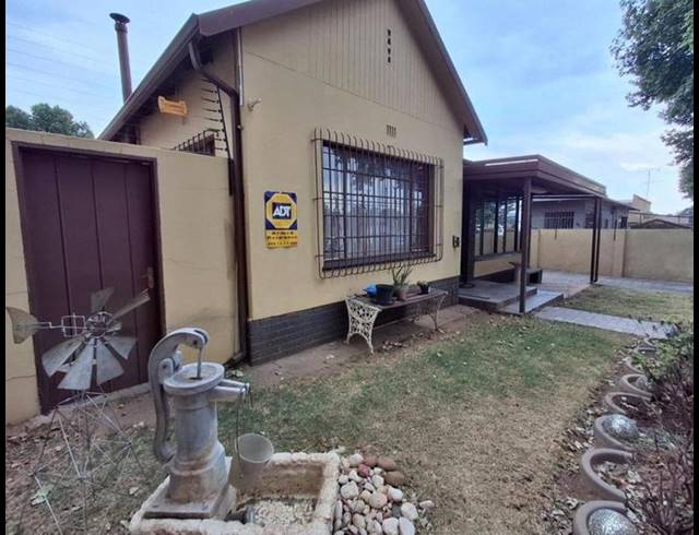 3 BEDROOM HOUSE FOR SALE IN BEZUIDENHOUT VALLEY